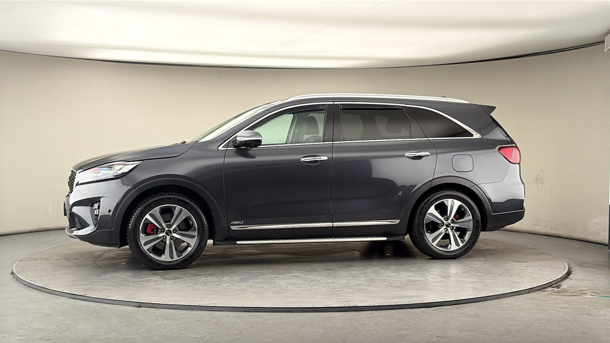 More views of Kia Sorento