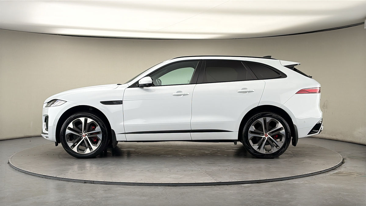 Jaguar F-PACE Image 15