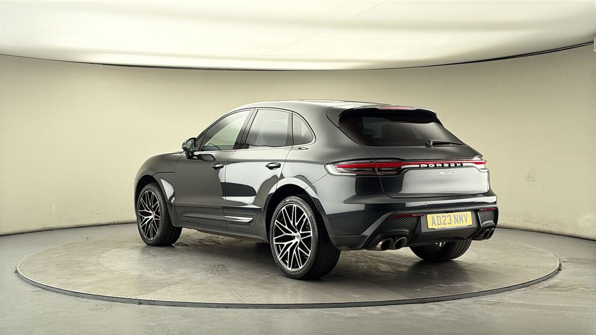Porsche Macan Image 2