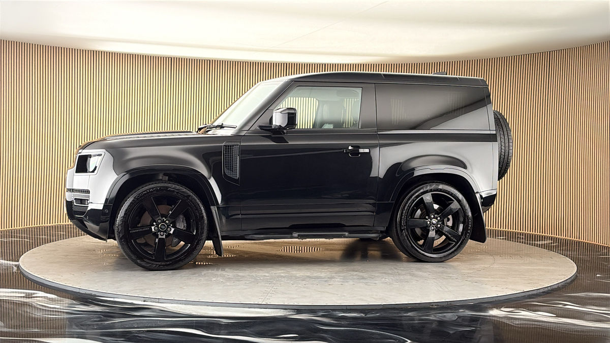 More views of Land Rover Defender 90