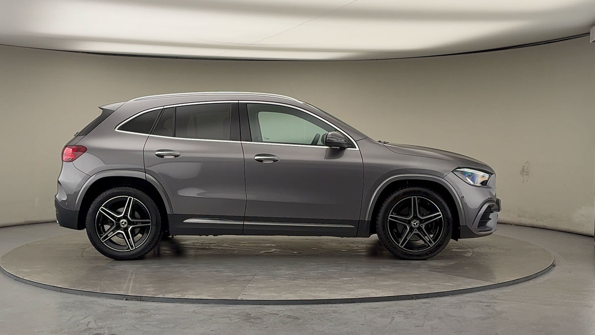 Mercedes-Benz GLA Image 16