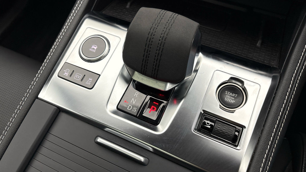 Jaguar F-PACE Image 26