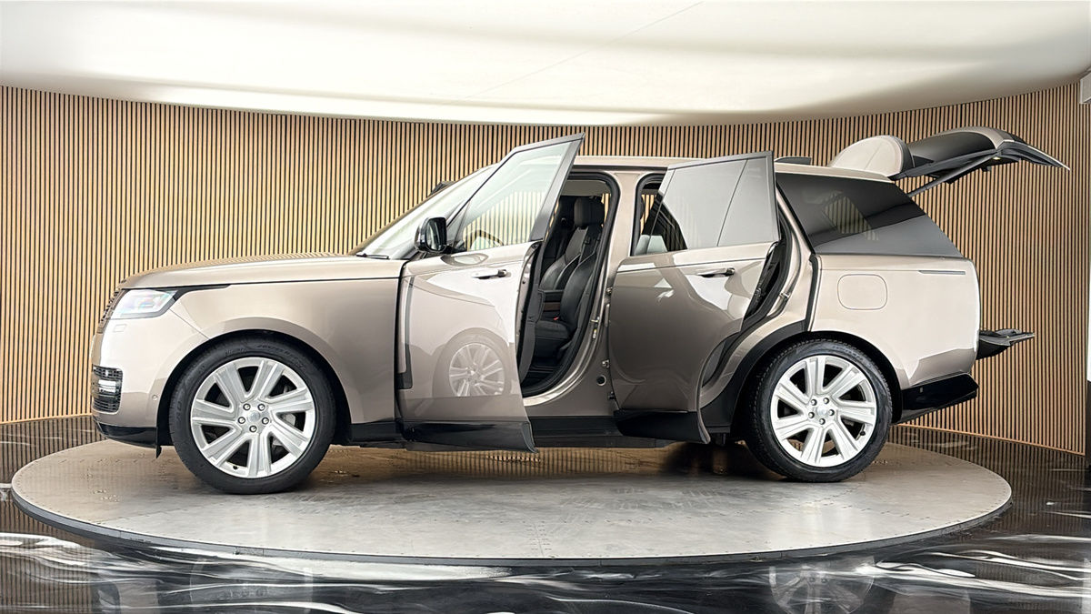 More views of Land Rover Range Rover