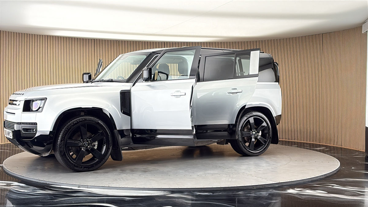 More views of Land Rover Defender 110