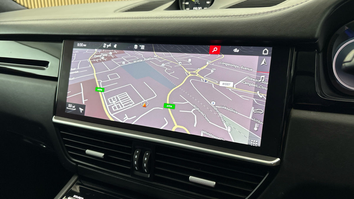 Porsche Cayenne Image 17