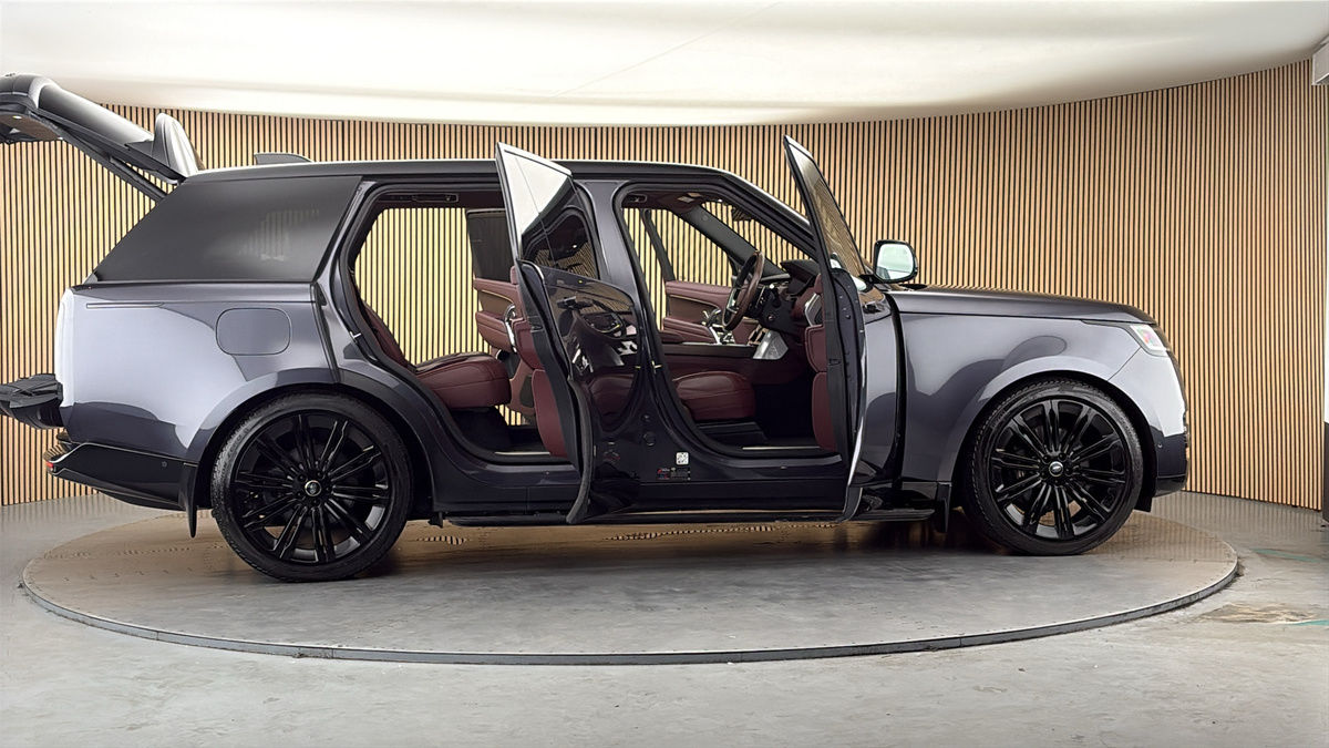 More views of Land Rover Range Rover