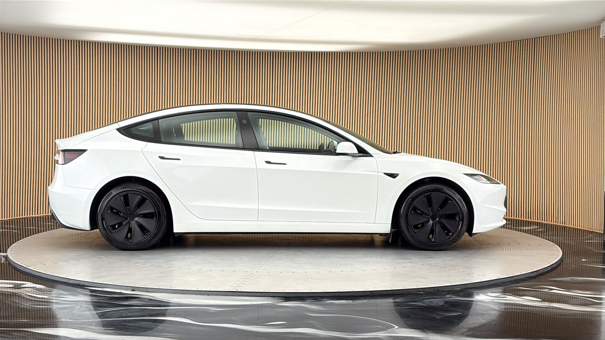 Tesla Model 3 Image 16