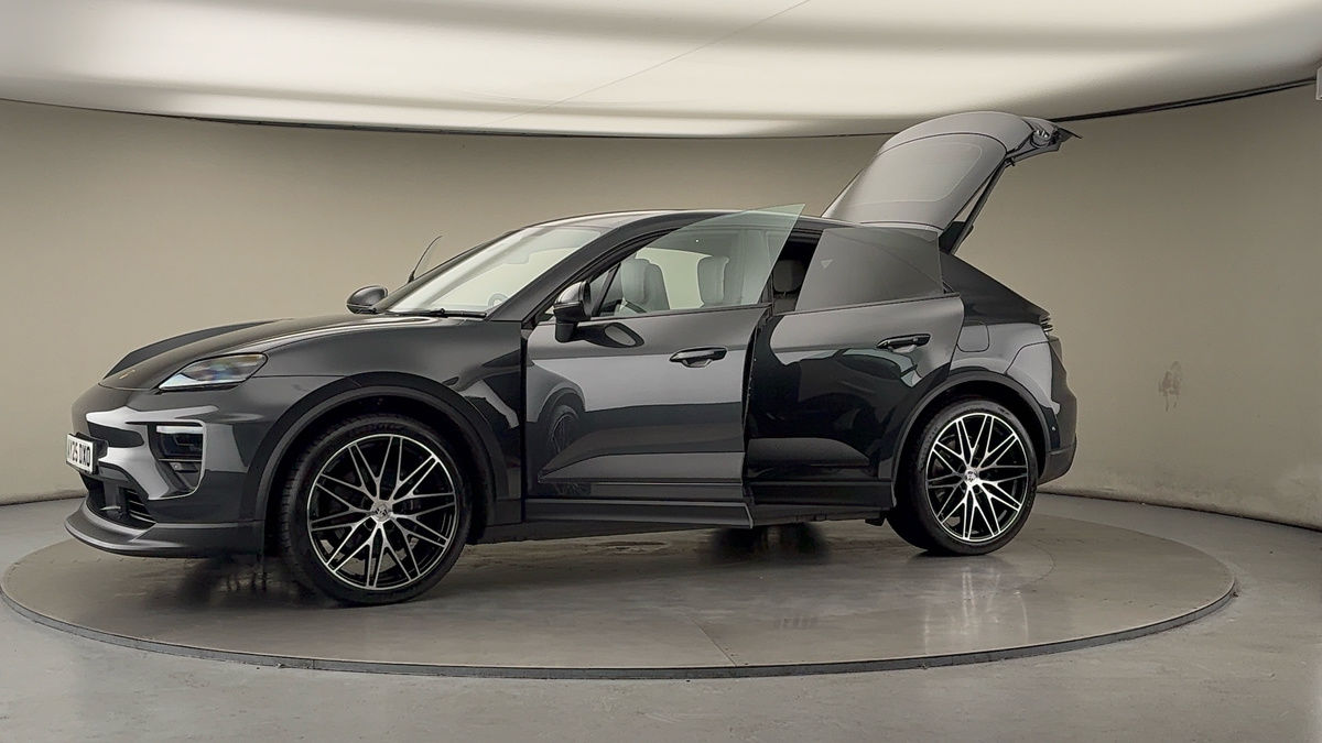 More views of Porsche Macan