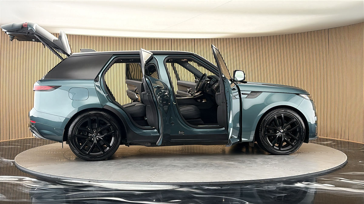 More views of Land Rover Range Rover Sport