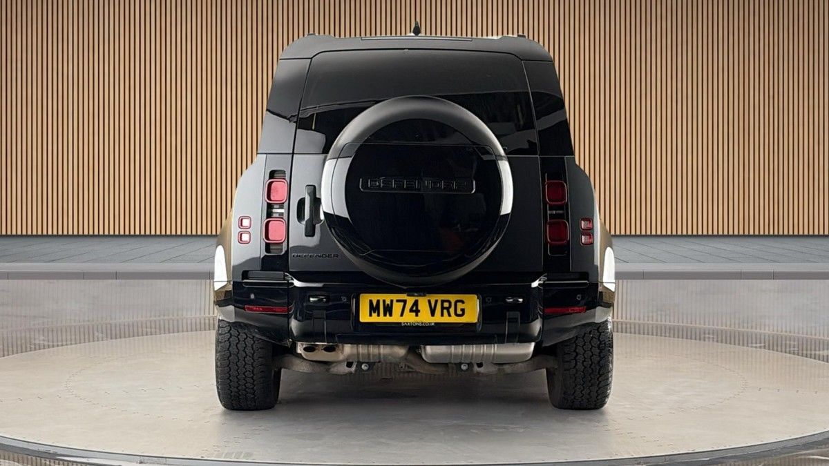 Land Rover Defender 110 Image 4