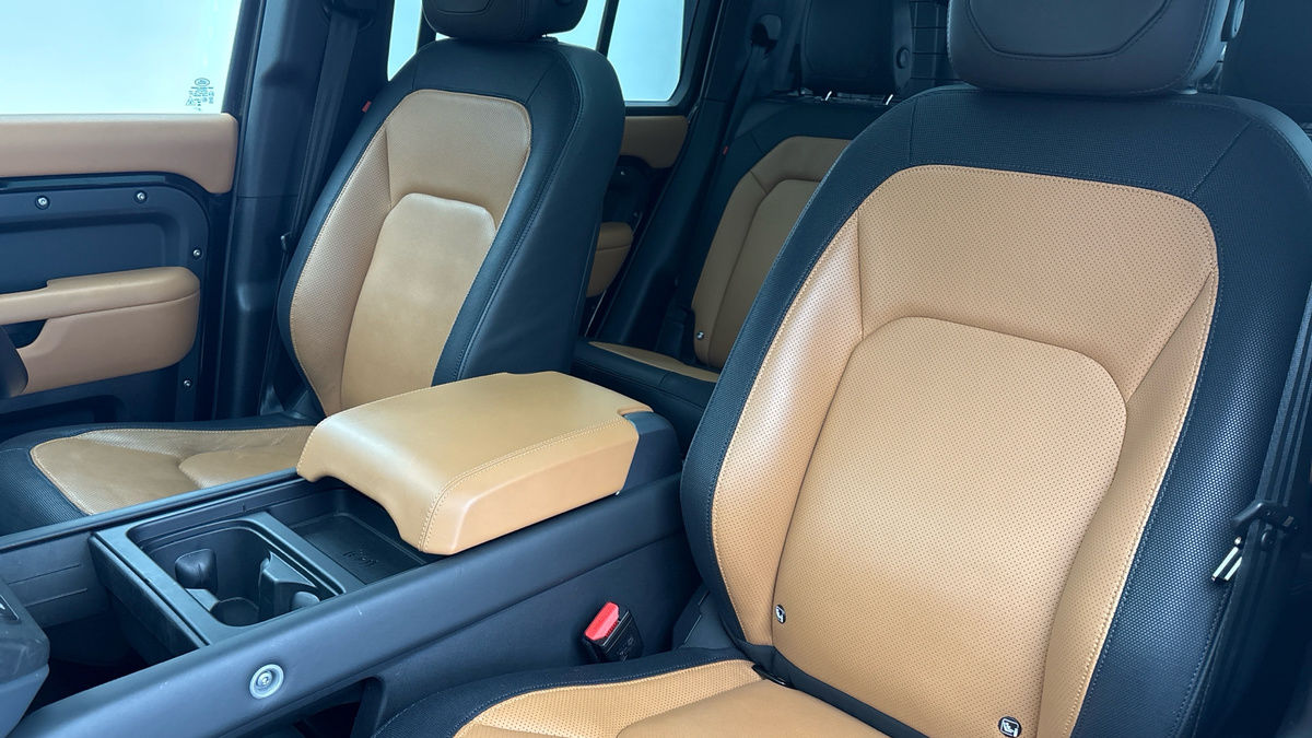 Land Rover Defender 110 Image 7