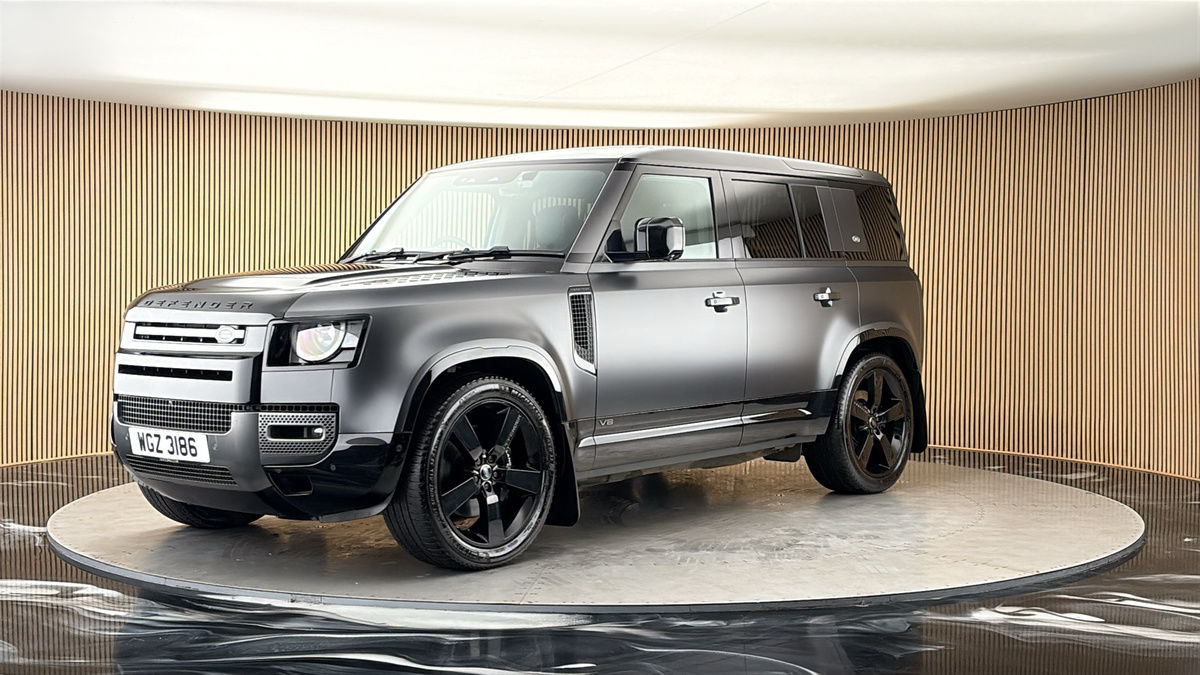 Land Rover Defender 110 Image 20