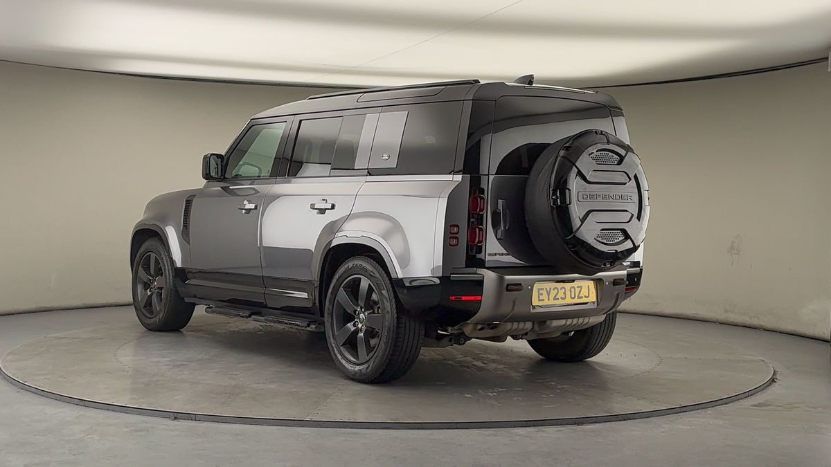 Land Rover Defender 110 Image 2