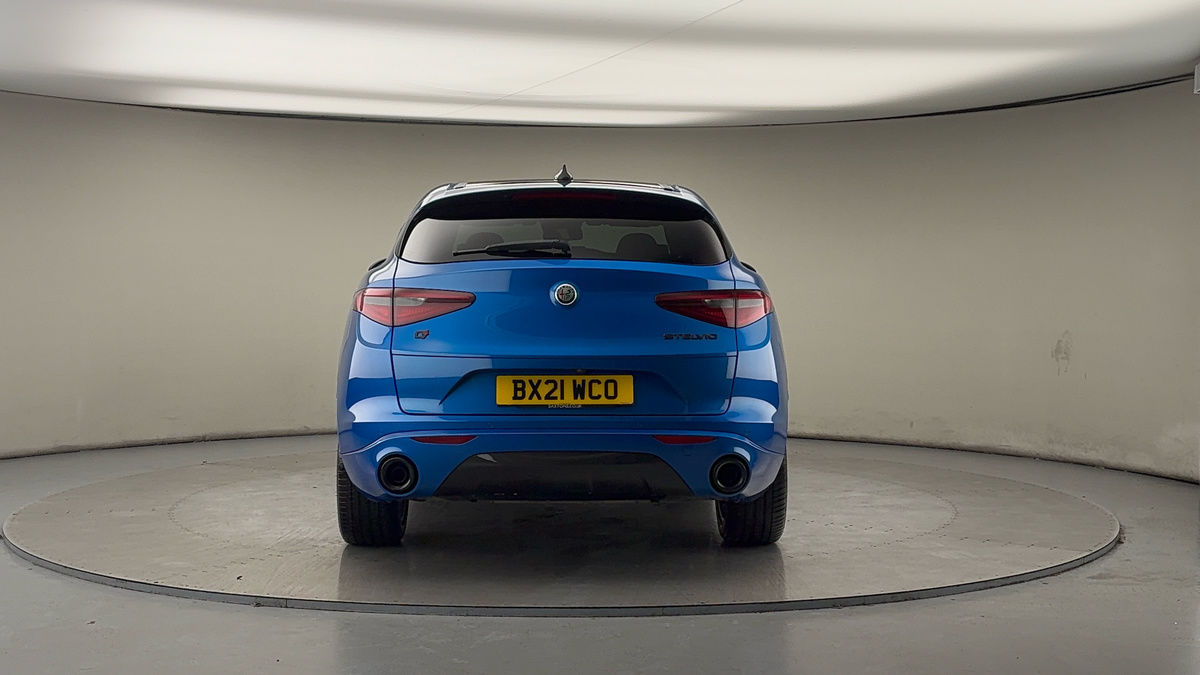 Alfa Romeo Stelvio Image 4