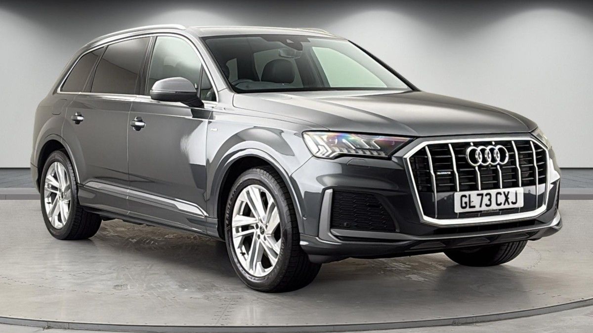 Audi Q7 Sticky Header Image