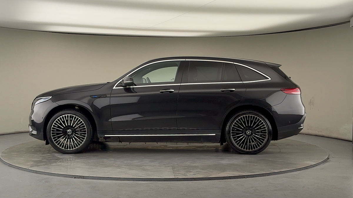 Mercedes-Benz EQC Image 15