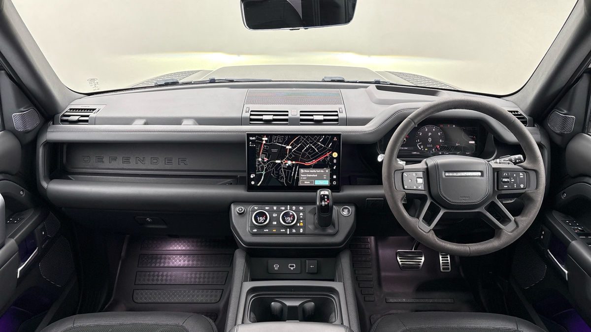 Land Rover Defender 110 Image 12