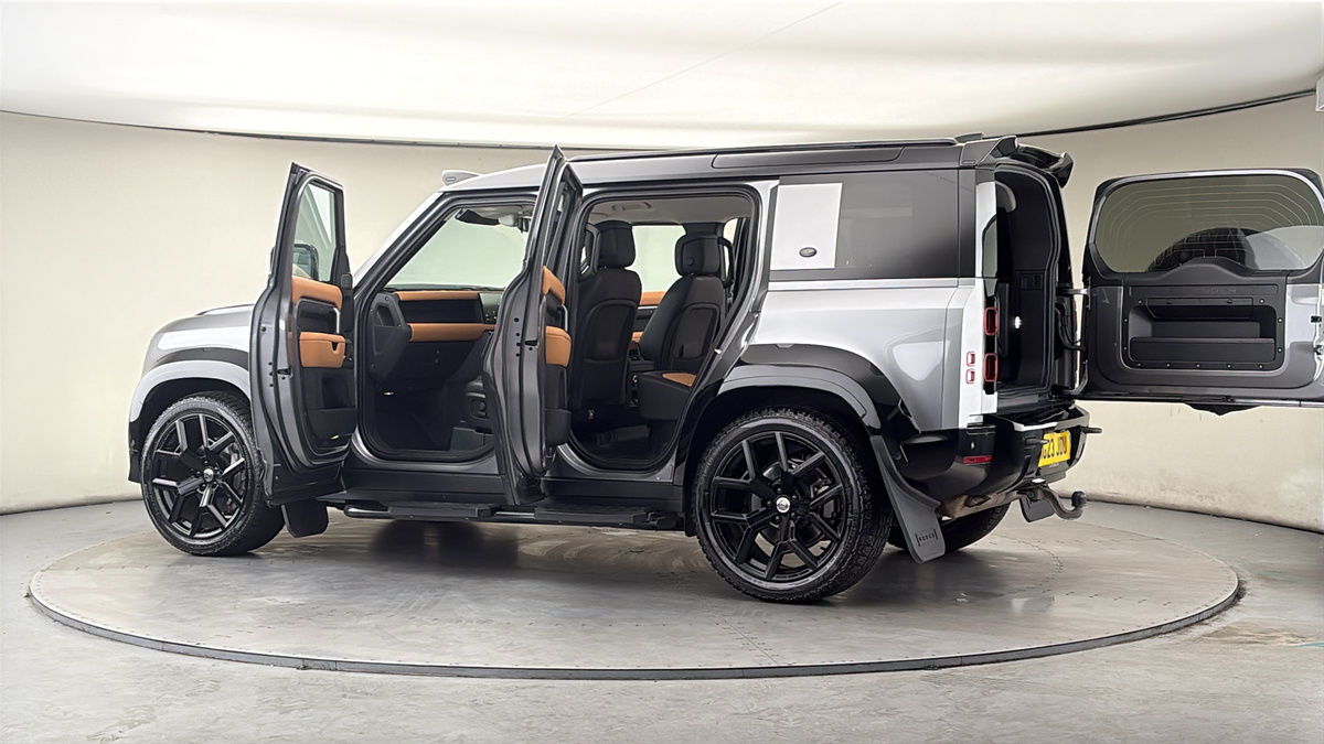 More views of Land Rover Defender 110