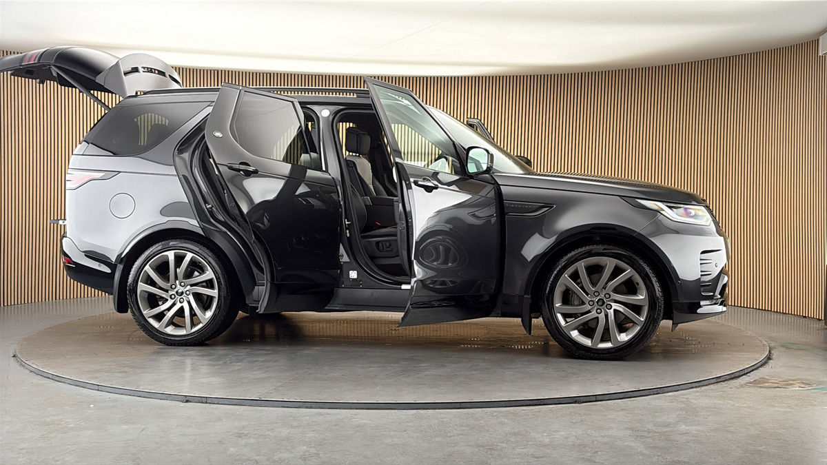 More views of Land Rover Discovery