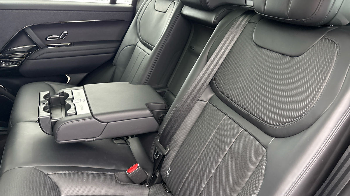 Land Rover Range Rover Sport Image 9