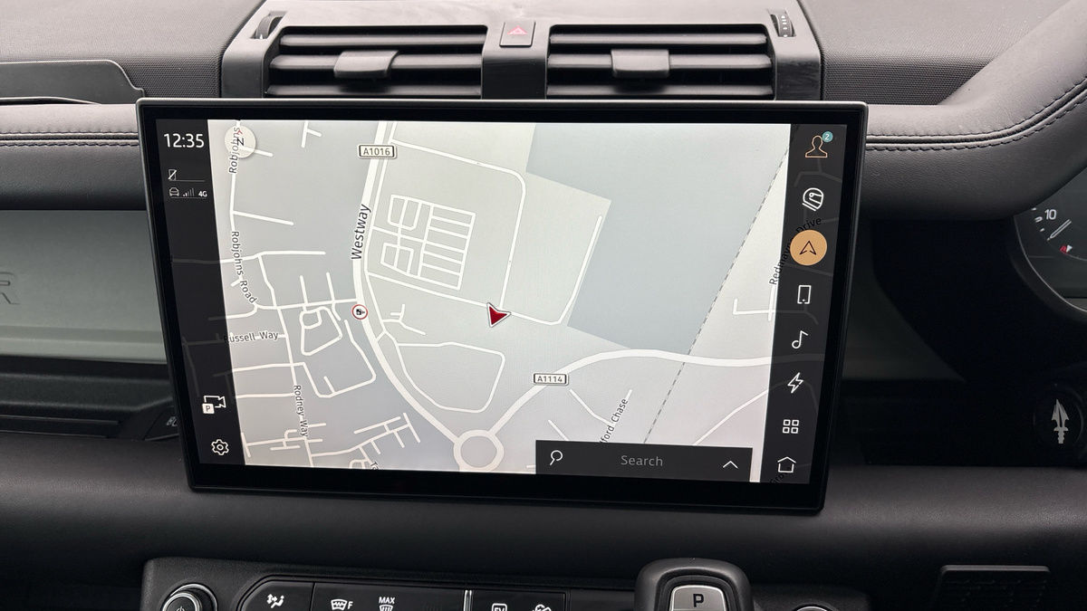 Land Rover Defender 110 Image 17