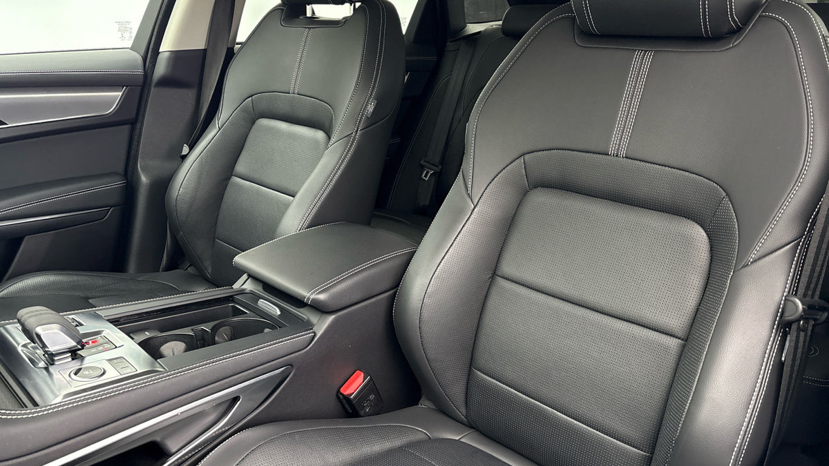 Jaguar F-PACE Image 7