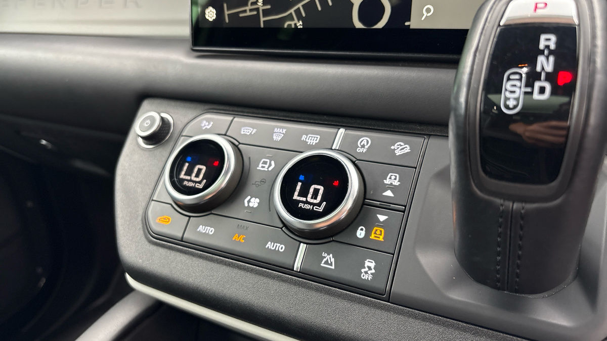 Land Rover Defender 90 Image 27