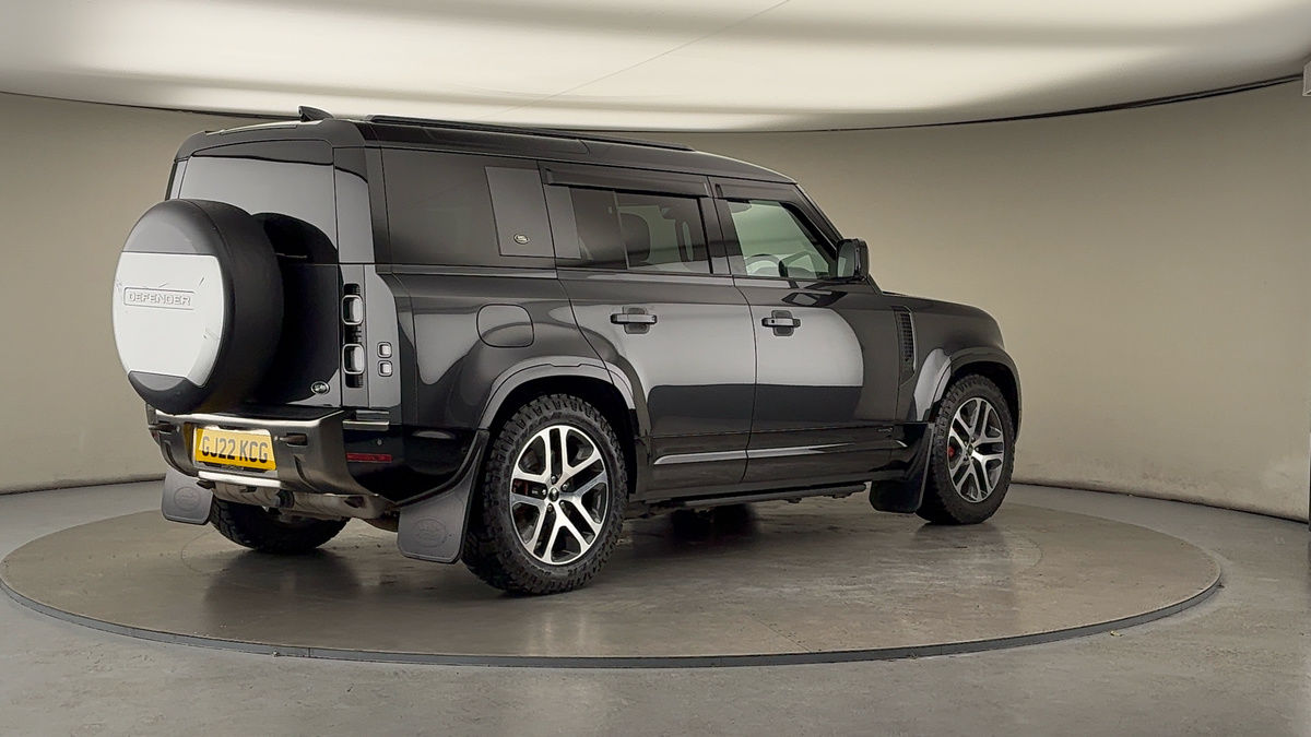 Land Rover Defender 110 Image 21