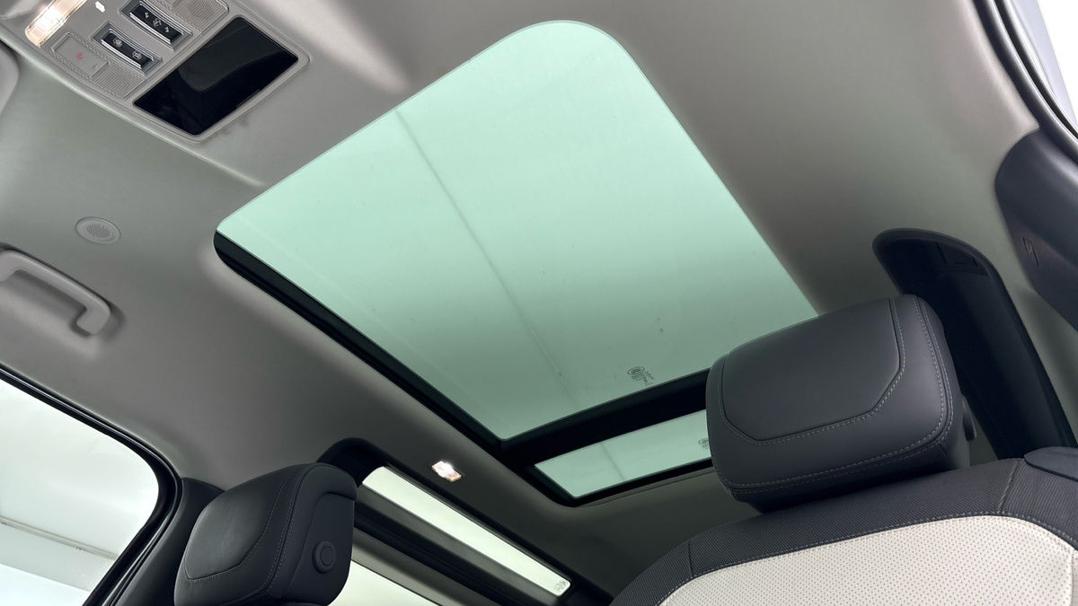 Land Rover Defender 90 Image 6