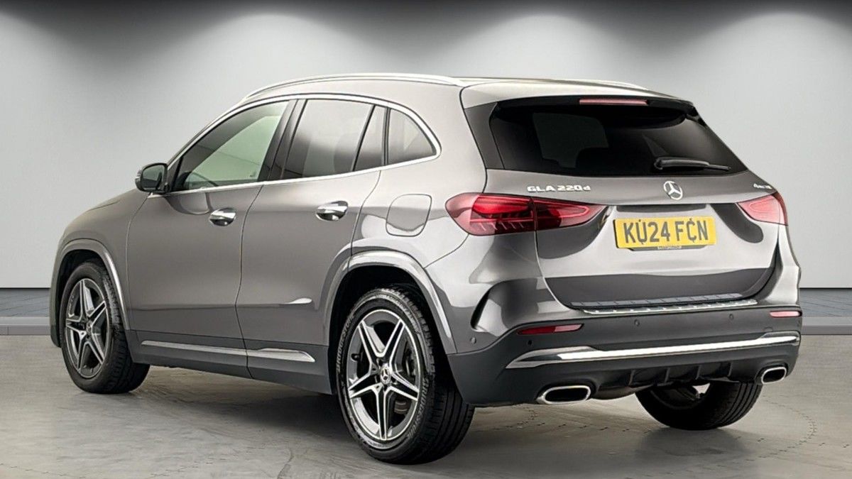 Mercedes-Benz GLA Image 2