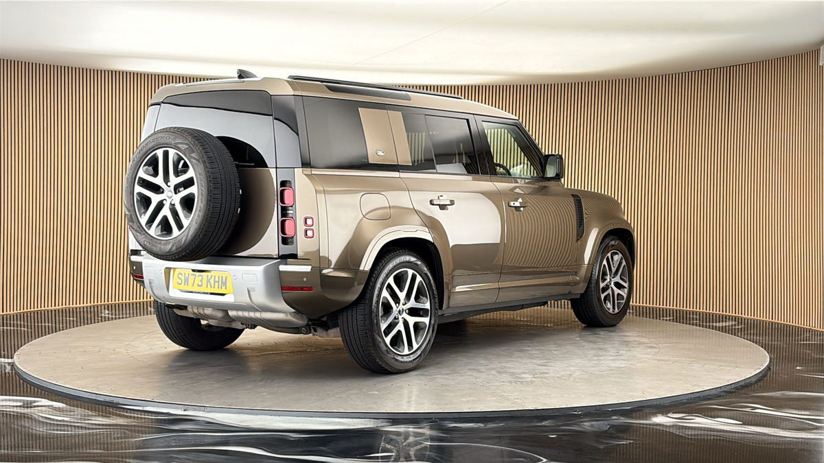 More views of Land Rover Defender 110
