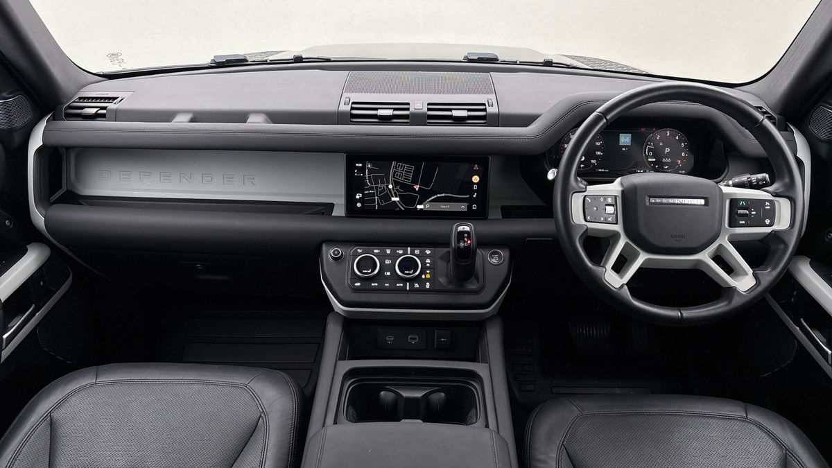 Land Rover Defender 110 Image 12