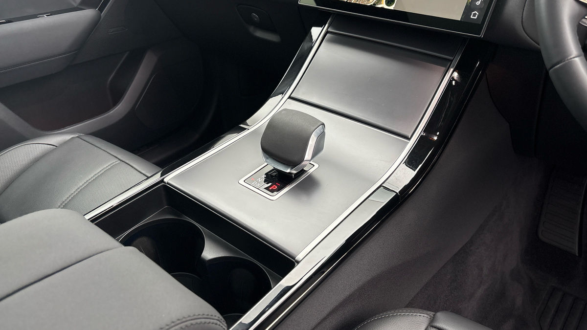 Land Rover Range Rover Velar Image 18