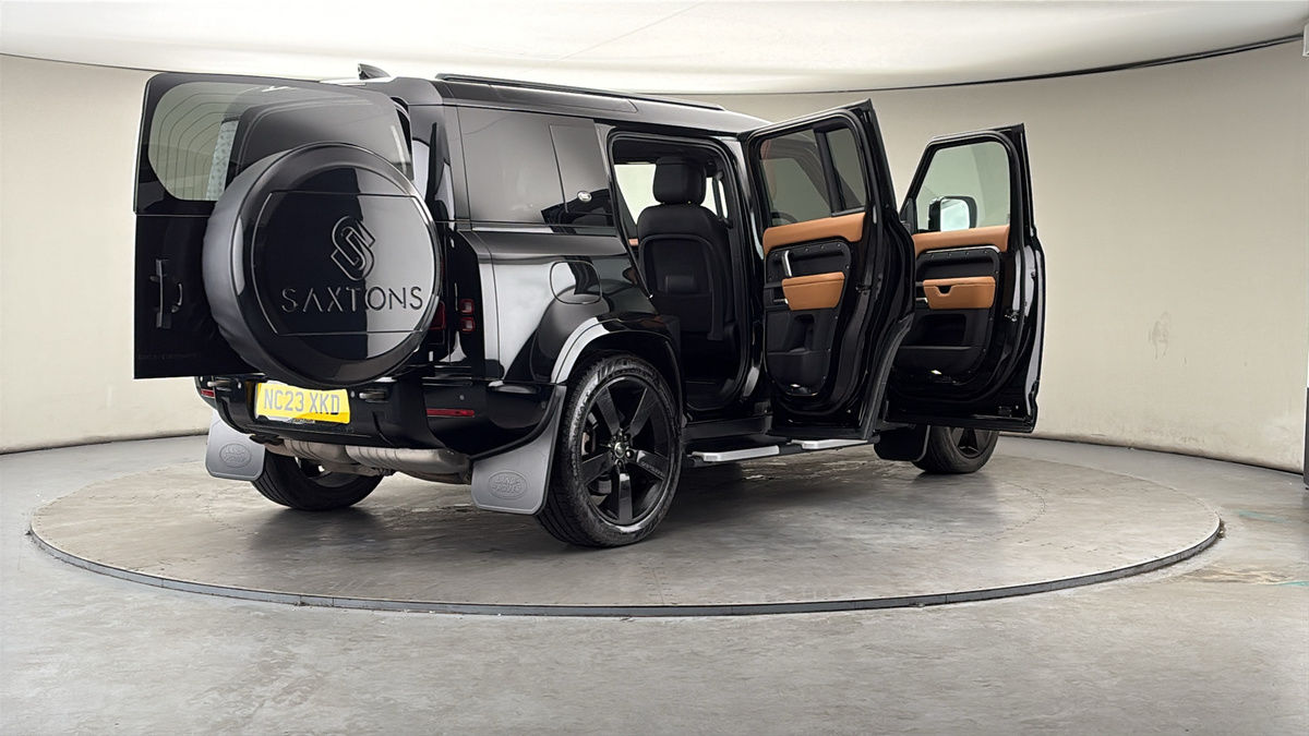 More views of Land Rover Defender 110