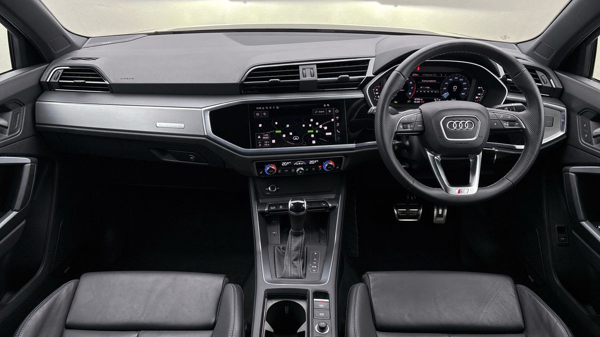 Audi Q3 Image 12