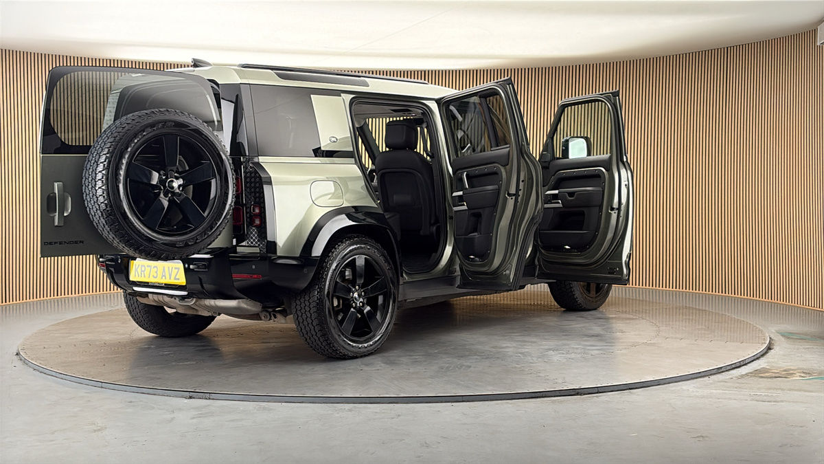 More views of Land Rover Defender 110