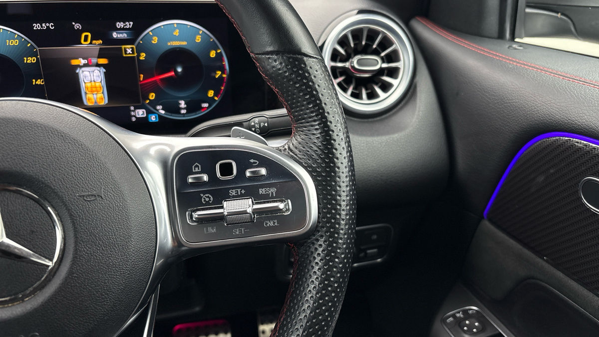 Mercedes-Benz GLB Image 14