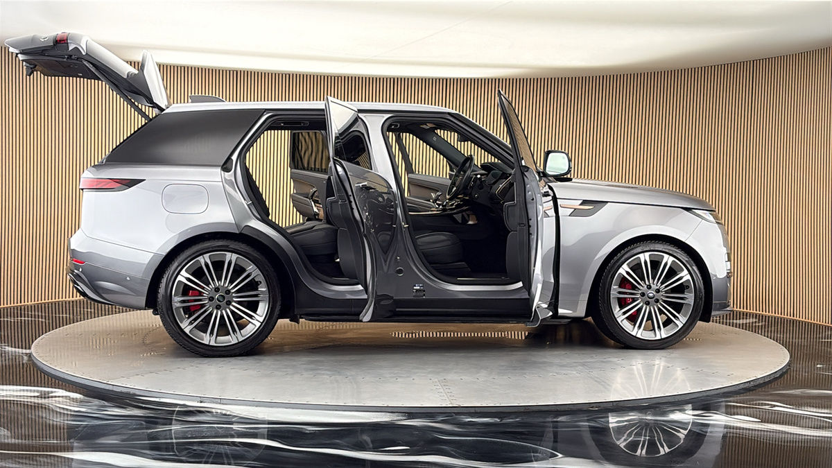 More views of Land Rover Range Rover Sport