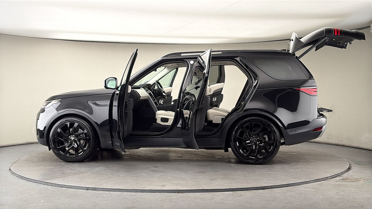 More views of Land Rover Discovery