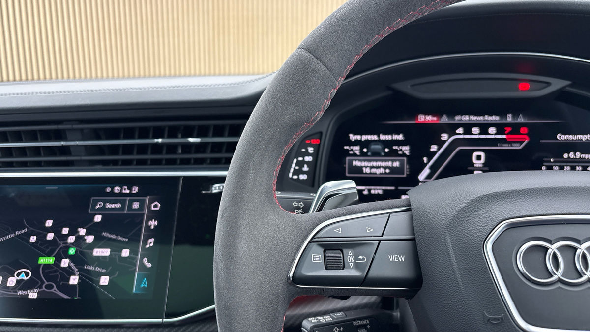 Audi RSQ8 Image 33