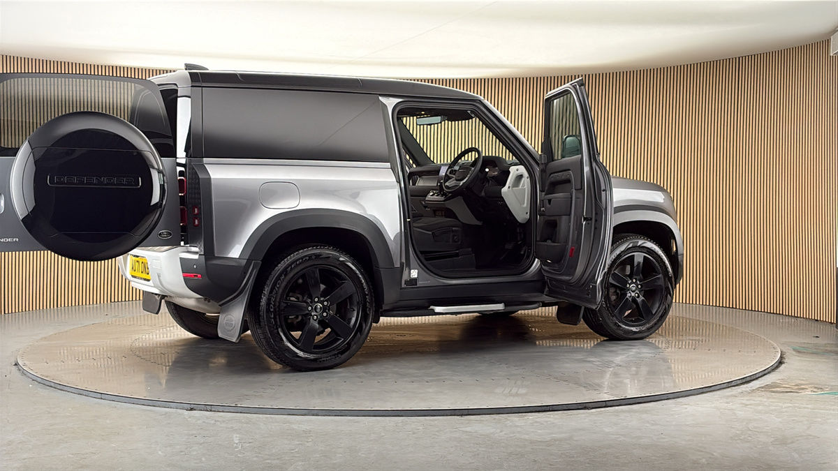 More views of Land Rover Defender 90