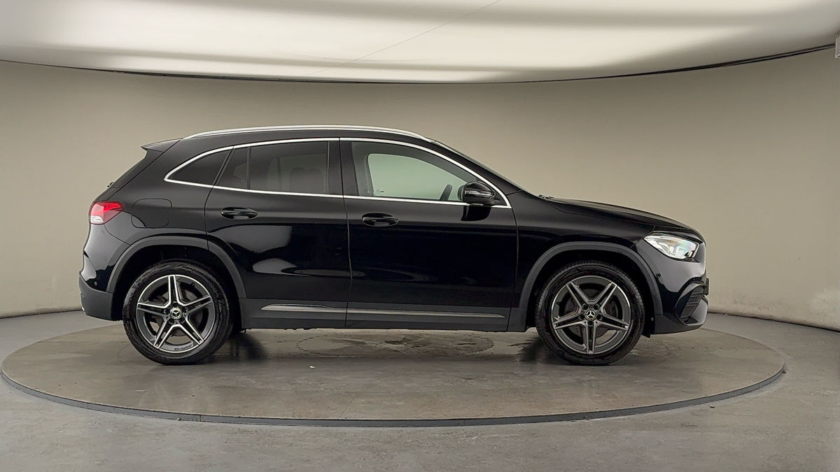 Mercedes-Benz GLA Image 16