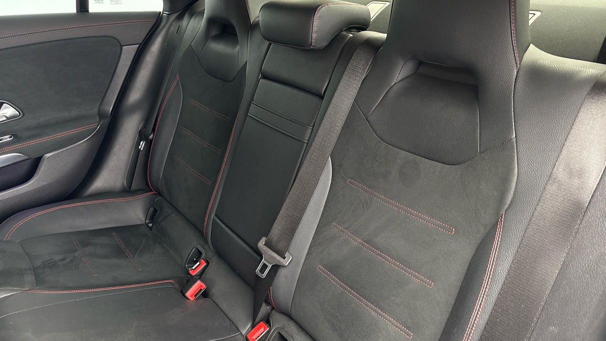 Mercedes-Benz CLA Image 8