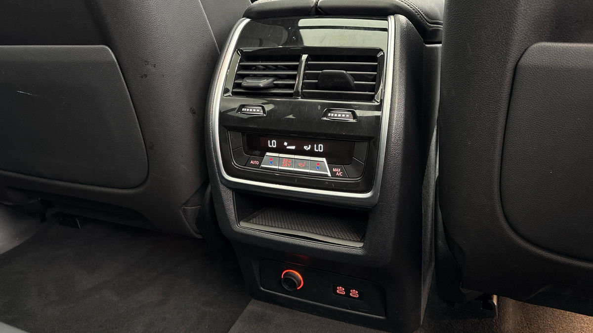 BMW X7 Image 25