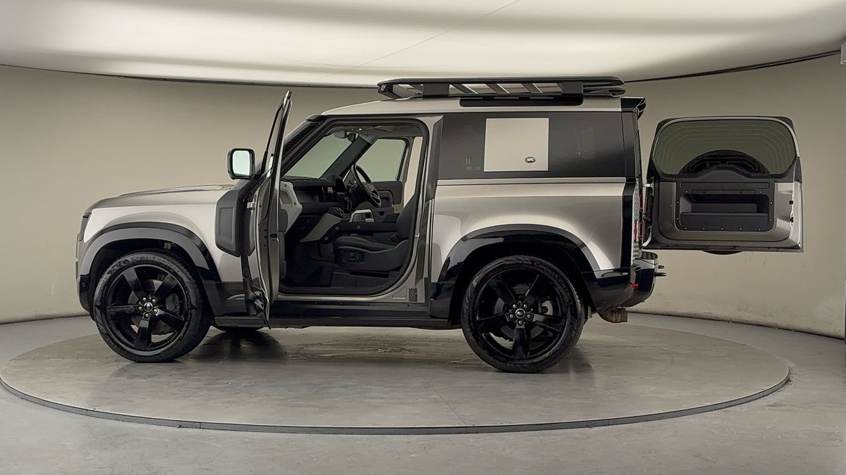 More views of Land Rover Defender 90