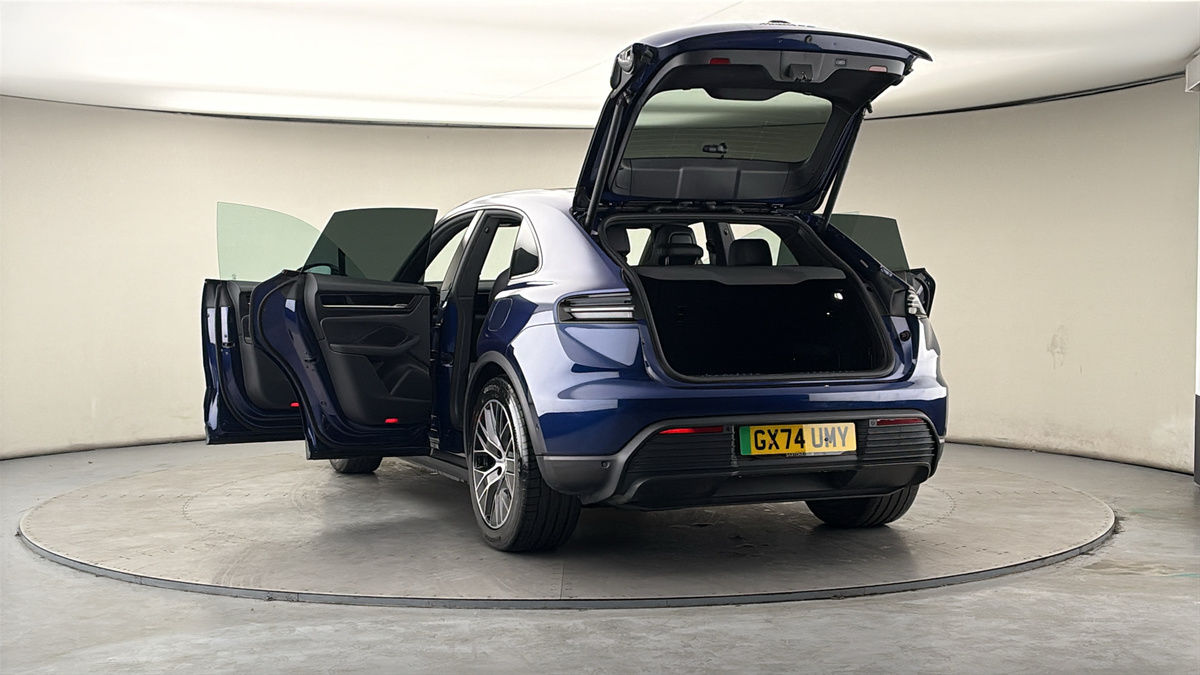 More views of Porsche Macan