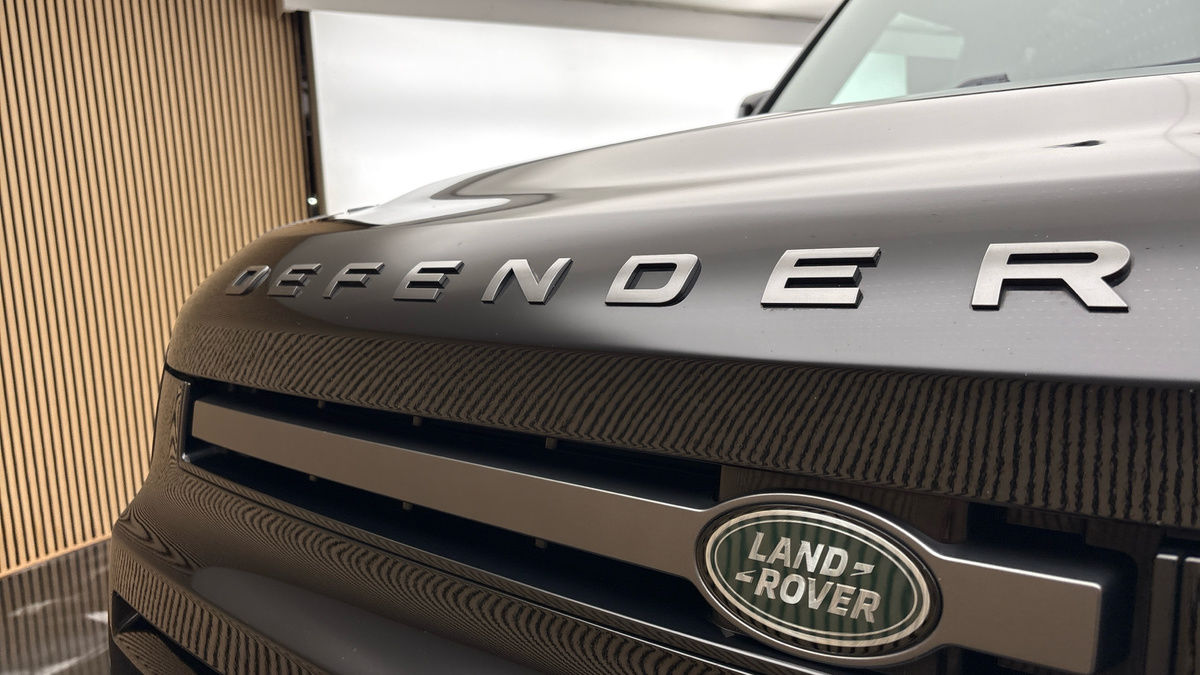Land Rover Defender 90 Image 24