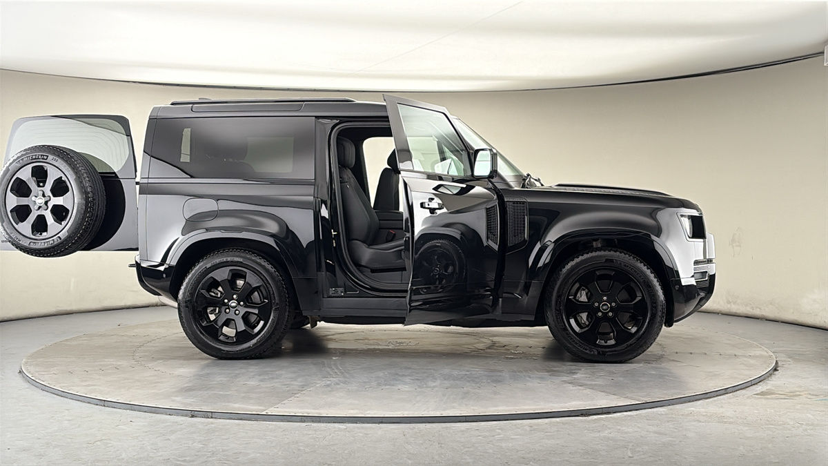 More views of Land Rover Defender 90