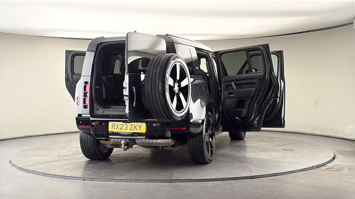 More views of Land Rover Defender 110