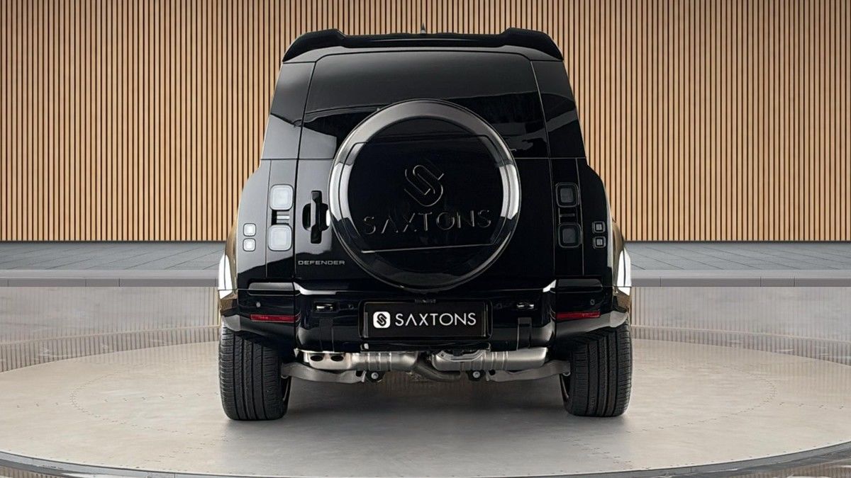 Land Rover Defender 110 Image 4